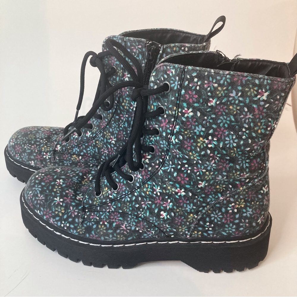 Sincerely Jules Floral Ankle Boots Chunky Combat Style Zip and Lace Up  Size 8 - Picture 5 of 13